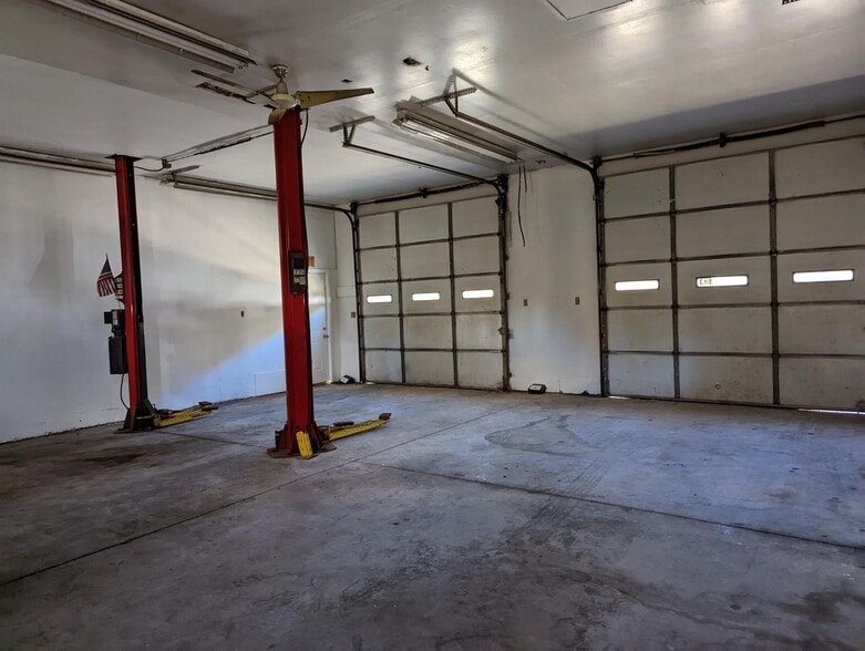 More Photos Of 211 Oakwood Ave, Troy Service For Lease