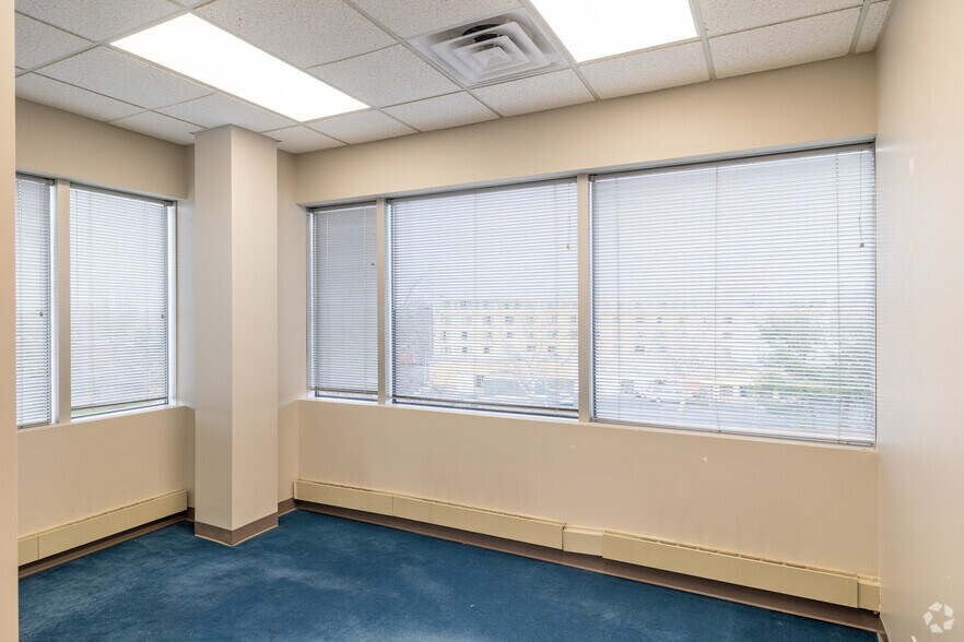 More Photos Of 80 Cottontail Ln, Somerset Office For Lease