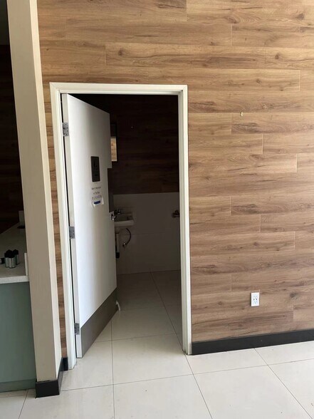 More Photos Of 8917-8925 Valley Blvd, Rosemead Freestanding For Lease