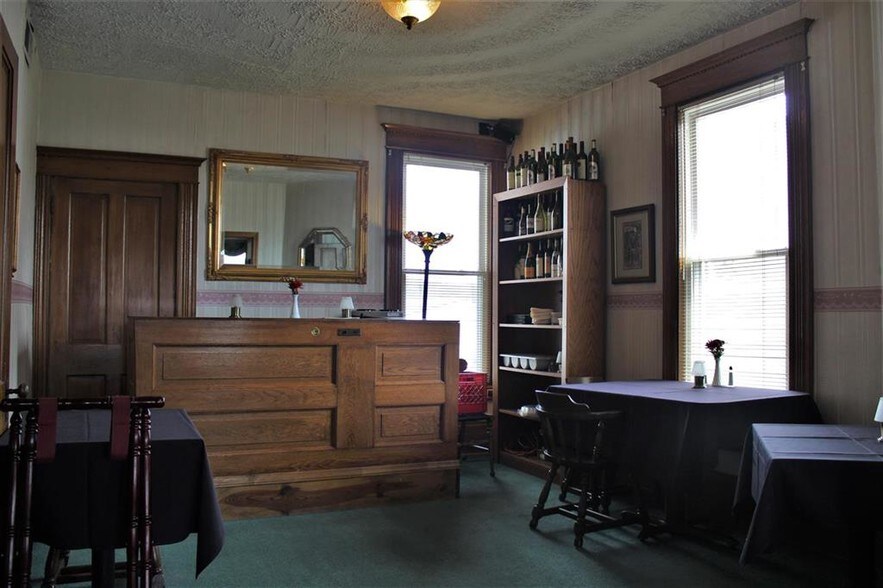 More Photos Of 1208 6th Ave, Huntington Restaurant For Sale