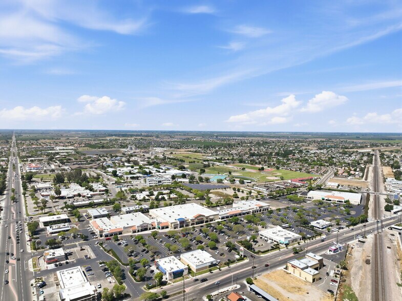 More Photos Of 410 N 11th Ave, Hanford General Retail For Sale