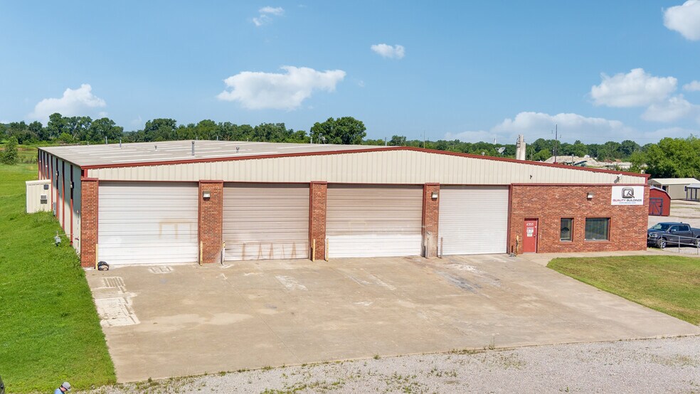 More Photos Of 4355 S Harvey, Norman Manufacturing For Sale
