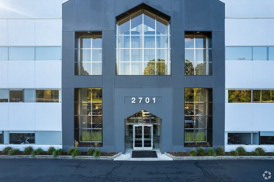 More Photos Of 2701 Cambridge Ct, Auburn Hills Office For Sale