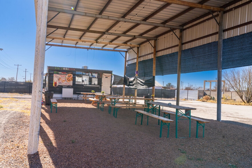 More Photos Of 601 W San Antonio St, Marfa Hotel For Sale