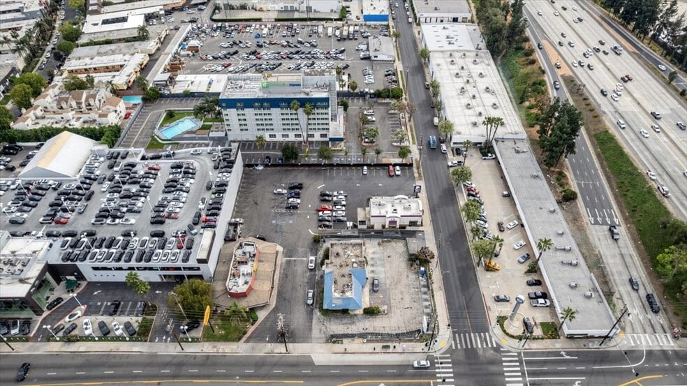 More Photos Of 15554 Roscoe Blvd, Van Nuys Fast Food For Lease