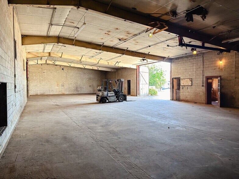 More Photos Of 512 Jones St, Gonzales Warehouse For Lease