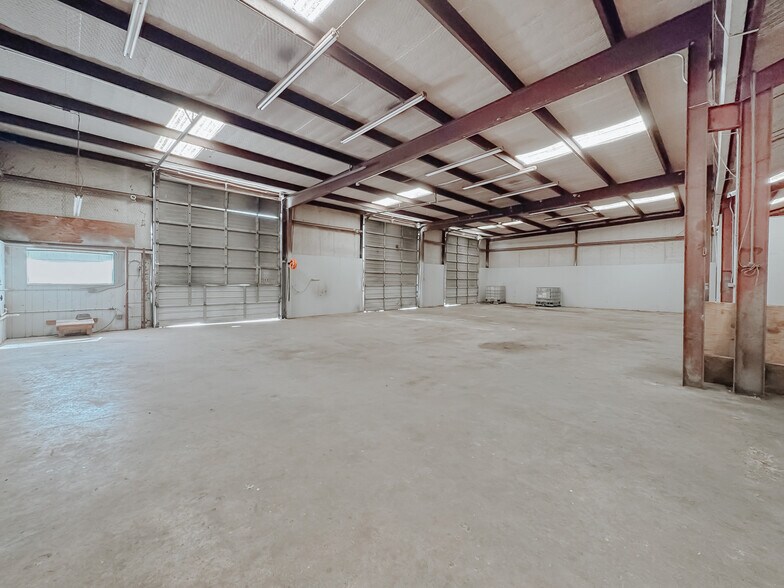 More Photos Of 932 Phife Rd, Corsicana Warehouse For Sale
