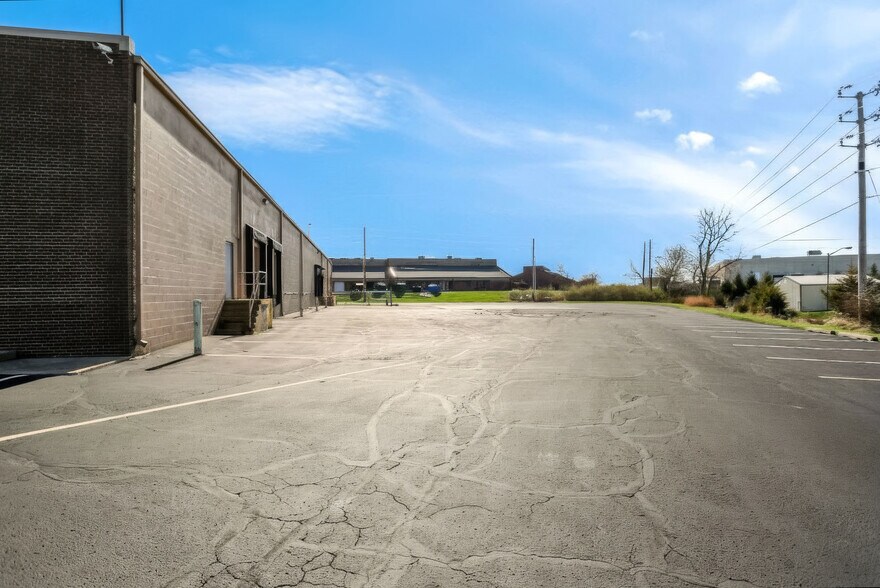More Photos Of 2334 Production Dr, Indianapolis Warehouse For Lease
