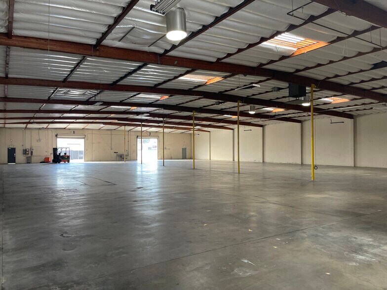 More Photos Of 11760 Slauson Ave, Santa Fe Springs Manufacturing For Lease