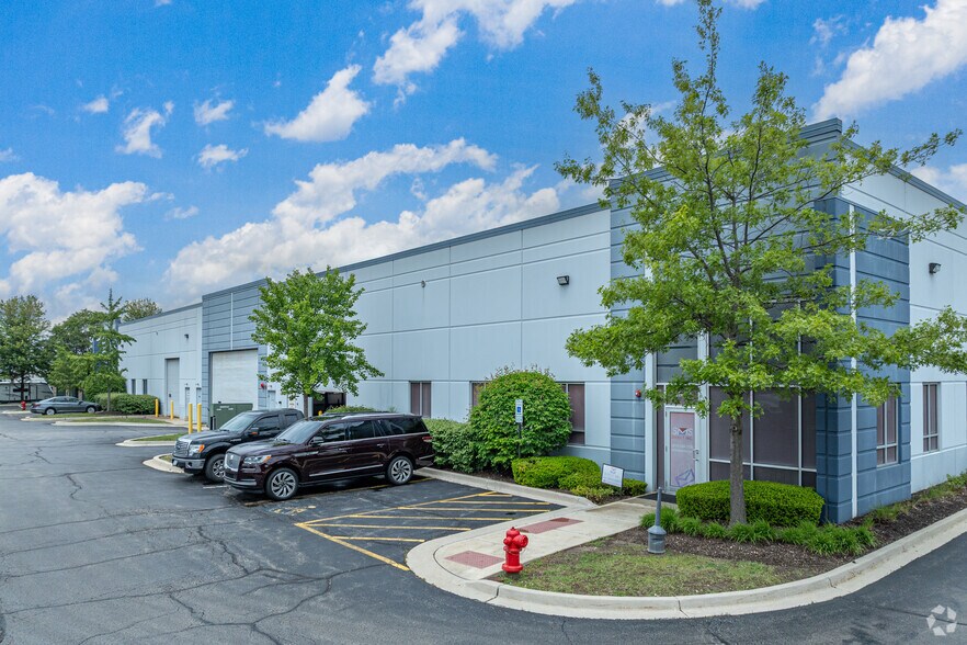 Primary Photo Of 1000 W Crossroads Pkwy, Bolingbrook Warehouse For Lease
