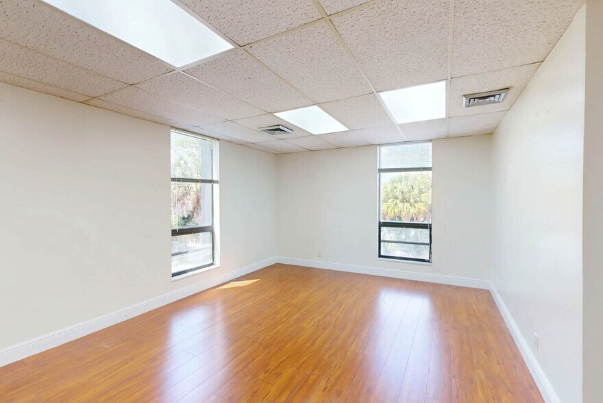 More Photos Of 2500 Hollywood Blvd, Hollywood Office For Lease