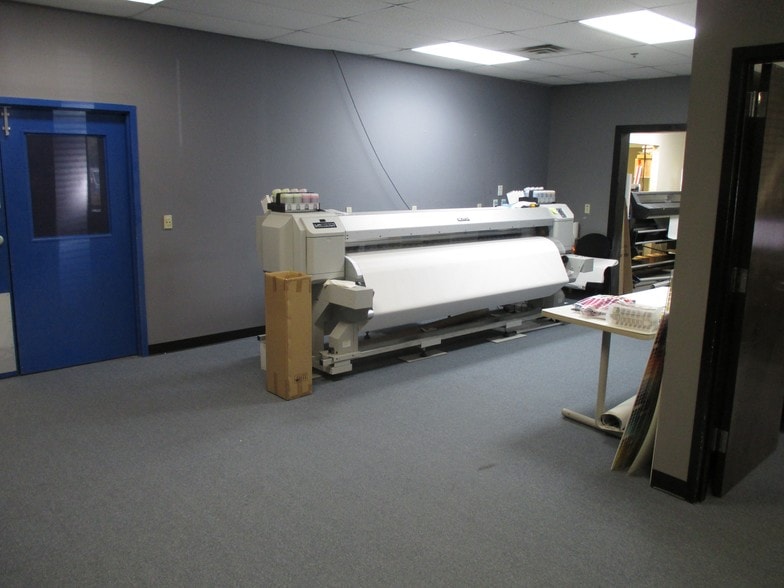 More Photos Of 4907 Golden Pky, Buford Warehouse For Lease