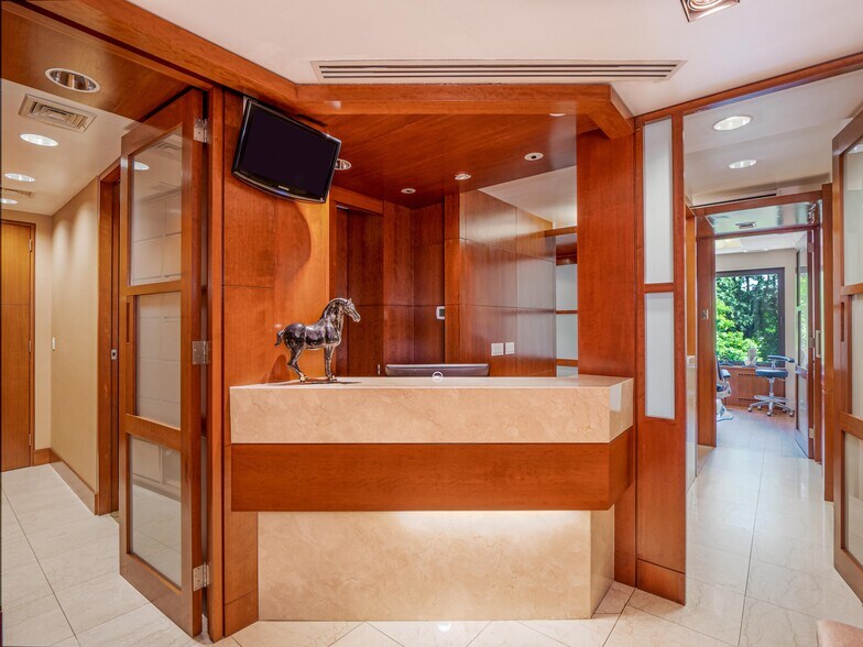 More Photos Of 30 Central Park S, New York Medical For Lease