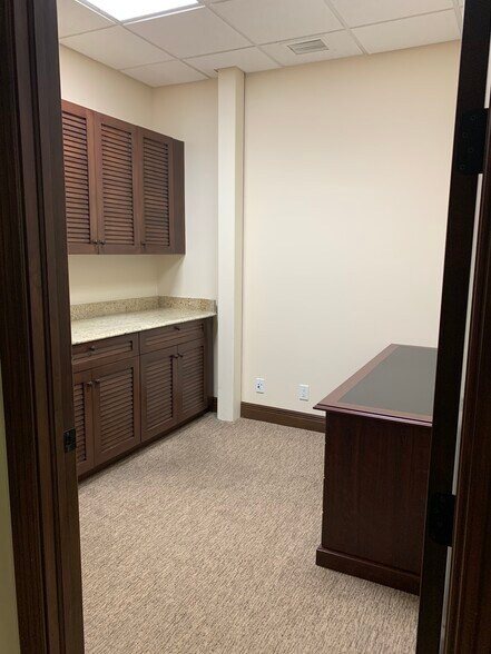 More Photos Of 1025 W Indiantown Rd, Jupiter Office For Lease