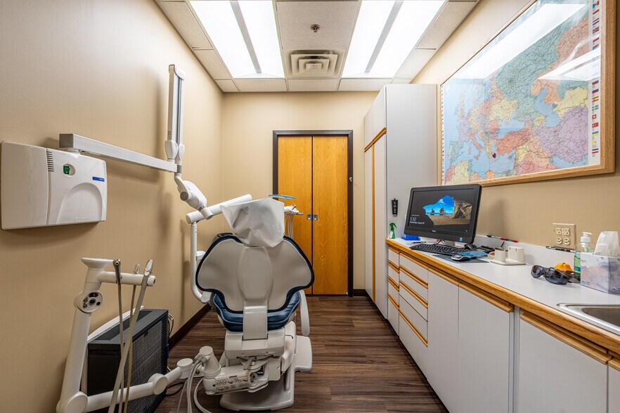 More Photos Of 950 N York Rd, Hinsdale Medical For Sale