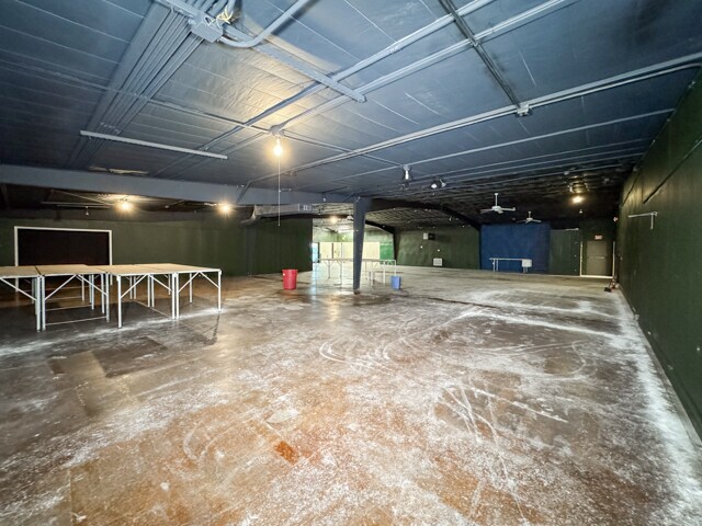 More Photos Of 100 Holiday Ln, Tonkawa Warehouse For Lease