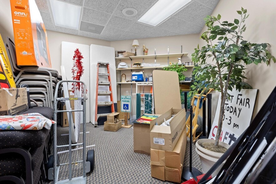 More Photos Of 6540 Brevard Rd, Etowah Office For Sale