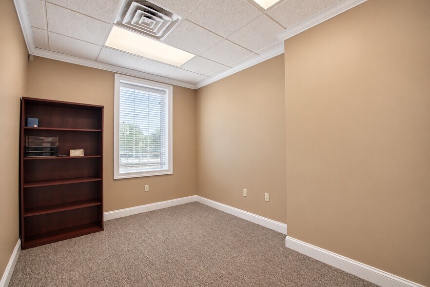 More Photos Of 1303 Courthouse Rd, Stafford General Retail For Sale