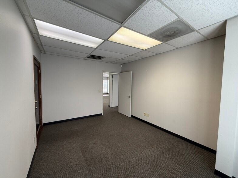 More Photos Of 2130 N Winery Ave, Fresno Office For Lease