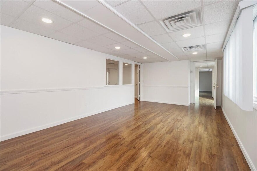 More Photos Of 346 Gifford St, Falmouth Office For Sale