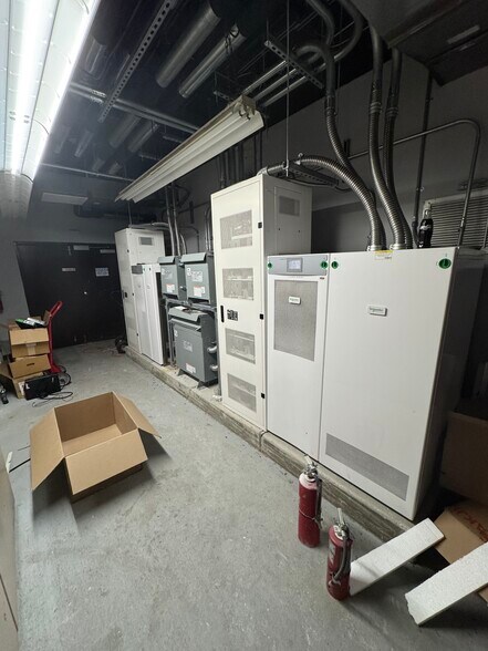 More Photos Of 365 105th Ter NE, Saint Petersburg Specialty For Lease
