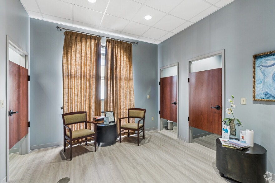 More Photos Of 17030 Red Oak Dr, Houston Medical For Sale
