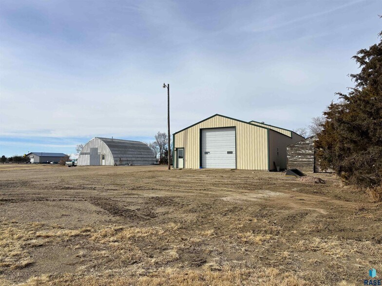 More Photos Of 1603 N Broadway Ave, Miller Industrial For Sale