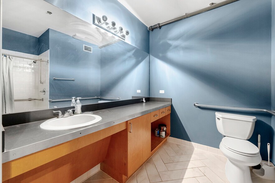 More Photos Of 949 W Marietta St NW, Atlanta Office For Sale