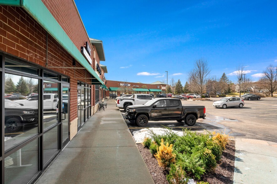 More Photos Of 1925-1997 Huntley Rd, West Dundee General Retail For Sale