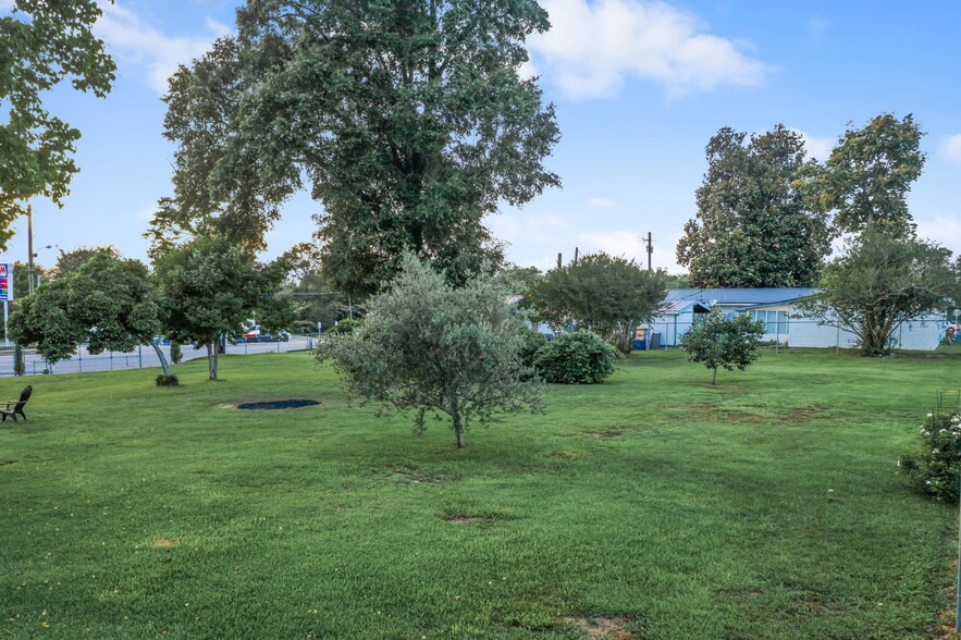 More Photos Of 1748 Georgia St, Alford Specialty For Sale