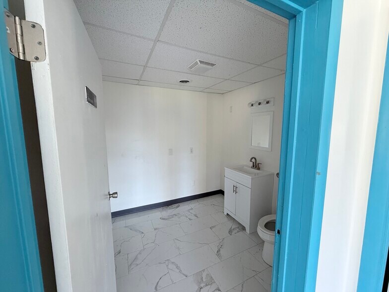 More Photos Of 1146 NY-31, Macedon Freestanding For Lease