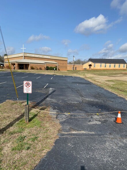 Primary Photo Of 322 Fretwell Dr, Anderson Religious Facility For Sale