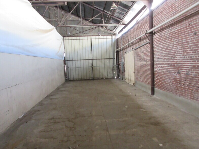 More Photos Of 13704 Armona Rd, Armona Warehouse For Lease