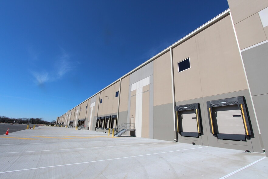 More Photos Of 30 Aberdeen Rd, Hampton Unknown For Lease