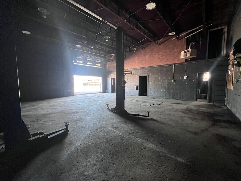 More Photos Of 167 Webster Ave, Memphis Auto Repair For Sale