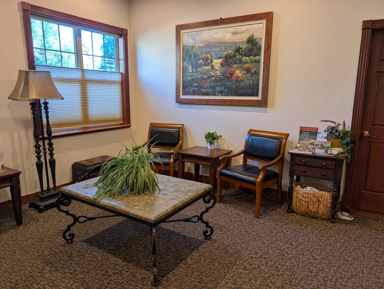 More Photos Of 360 NW Vermont St, Bend Office Residential For Lease