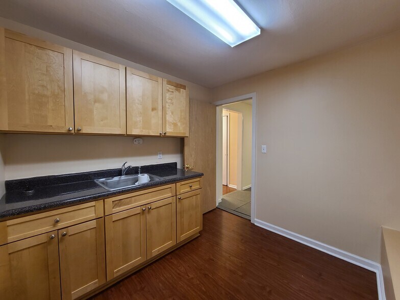 More Photos Of 392 Springfield Ave, Summit Office For Lease