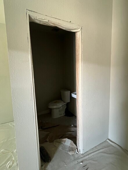 More Photos Of 1045 Sales Dr, Waxahachie General Retail For Lease