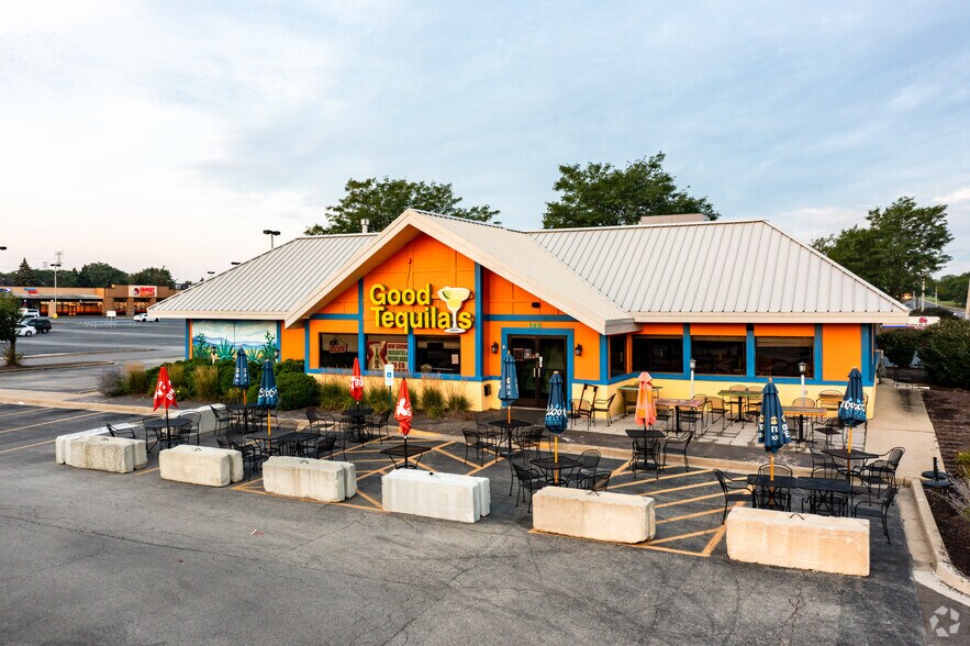 More Photos Of 19-171 E North Ave, Glendale Heights Unknown For Lease