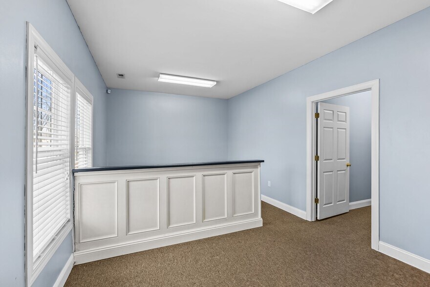 More Photos Of 107 Hillcrest Ave, Simpsonville Office For Sale
