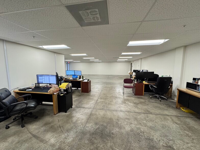 More Photos Of 8565 W 44th Ave, Hialeah Warehouse For Lease