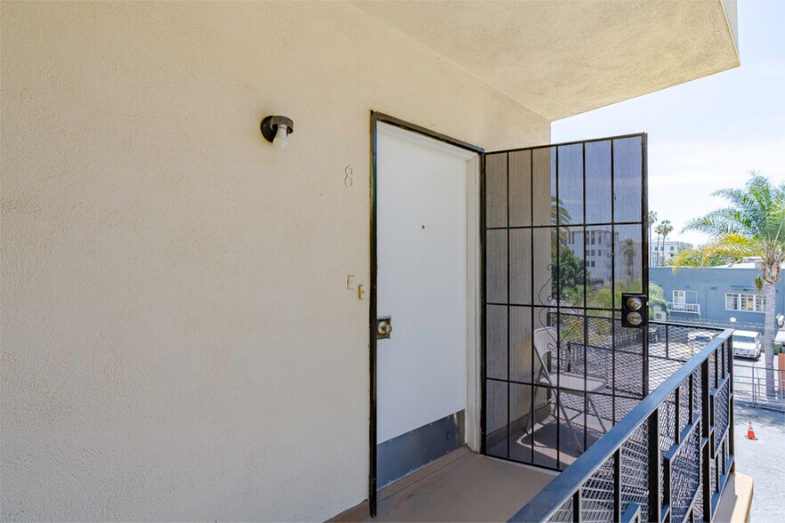 More Photos Of 741 S Hobart Blvd, Los Angeles Apartments For Sale