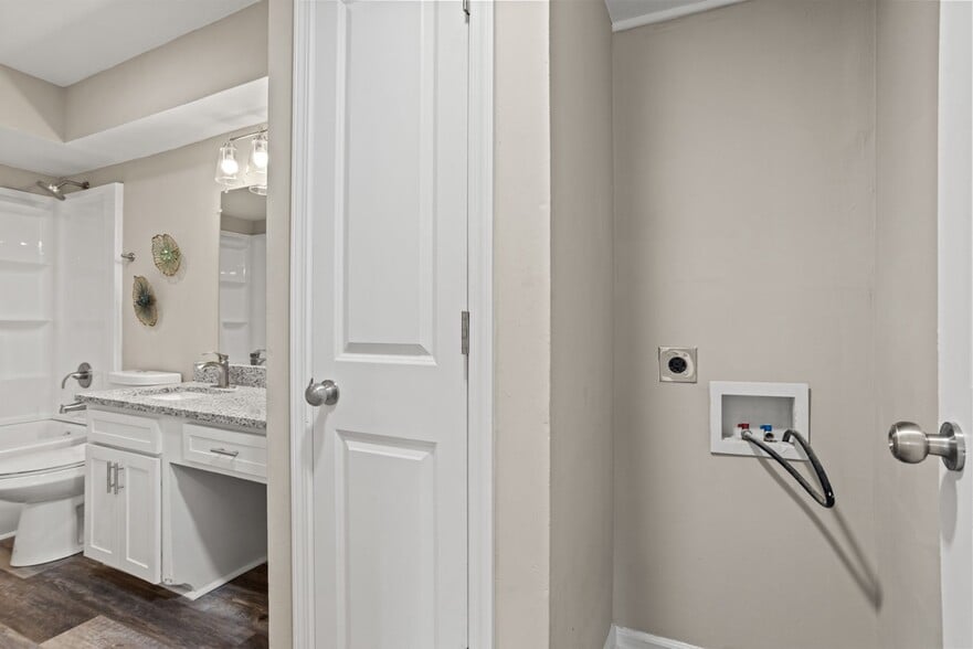 More Photos Of 110-118 Greenforest Cir, Liberty Apartments For Sale