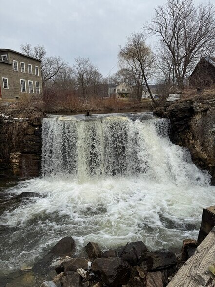 More Photos Of 21-25 Center St, Brandon General Retail For Sale