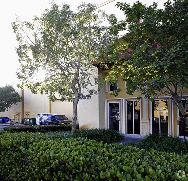 Primary Photo Of 10570 NW 37th Ter, Miami Warehouse For Lease