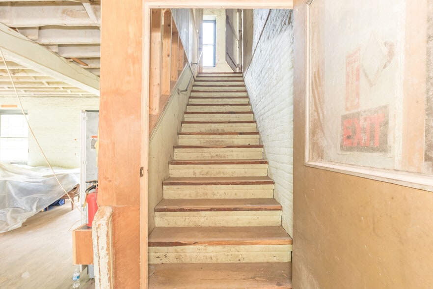 More Photos Of 1340 W Main St, Wytheville Loft Creative Space For Sale
