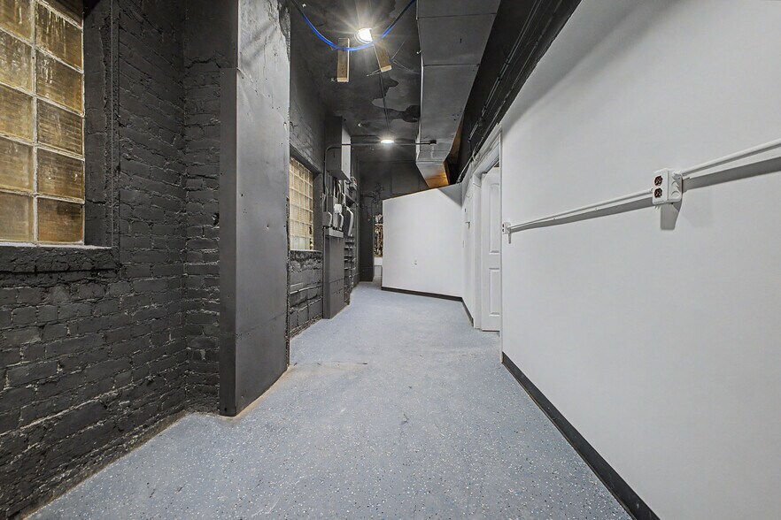 More Photos Of 14222 Fort St, Southgate General Retail For Lease