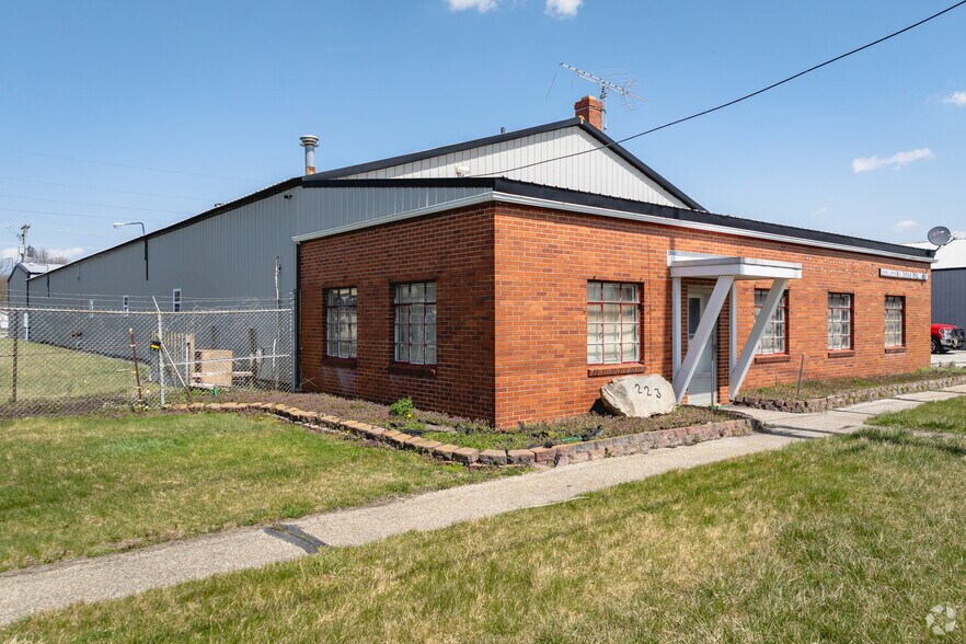 More Photos Of 223 E Patterson St, Tecumseh Warehouse For Sale