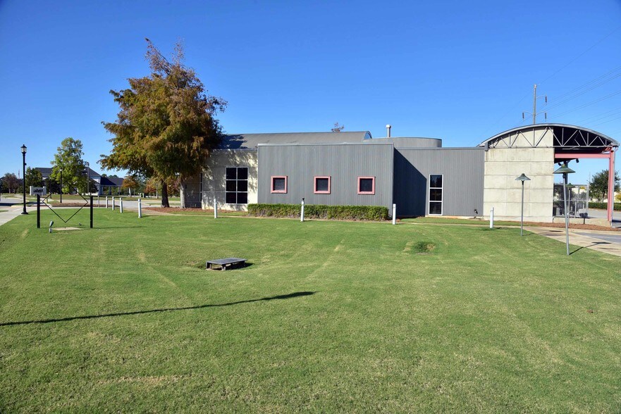 More Photos Of 2807 Meredyth Dr, Albany Restaurant For Sale