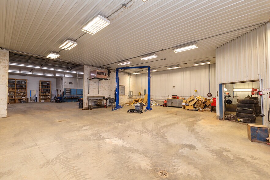 More Photos Of 890 N State Road 14, Harper Auto Dealership For Sale